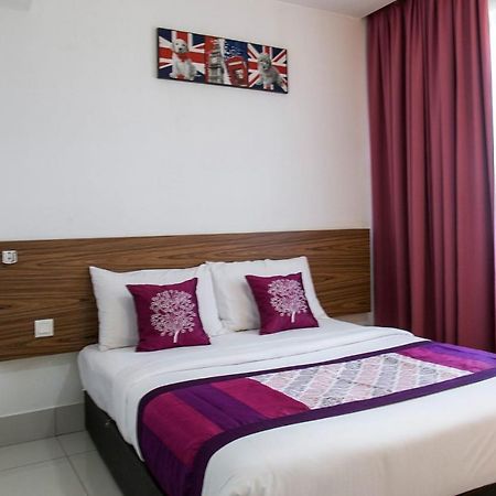 Oyo 180 V Hotel Куала Лумпур Екстериор снимка