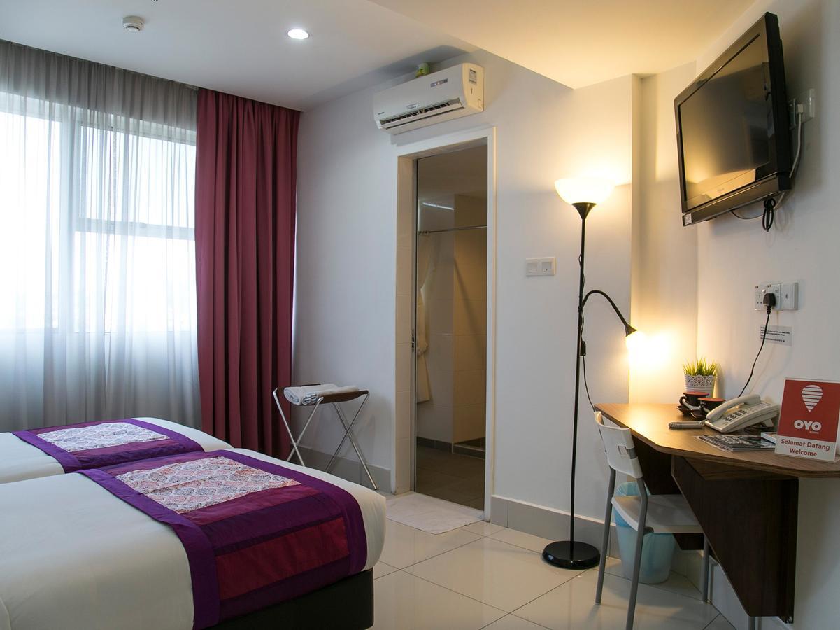 Oyo 180 V Hotel Куала Лумпур Екстериор снимка
