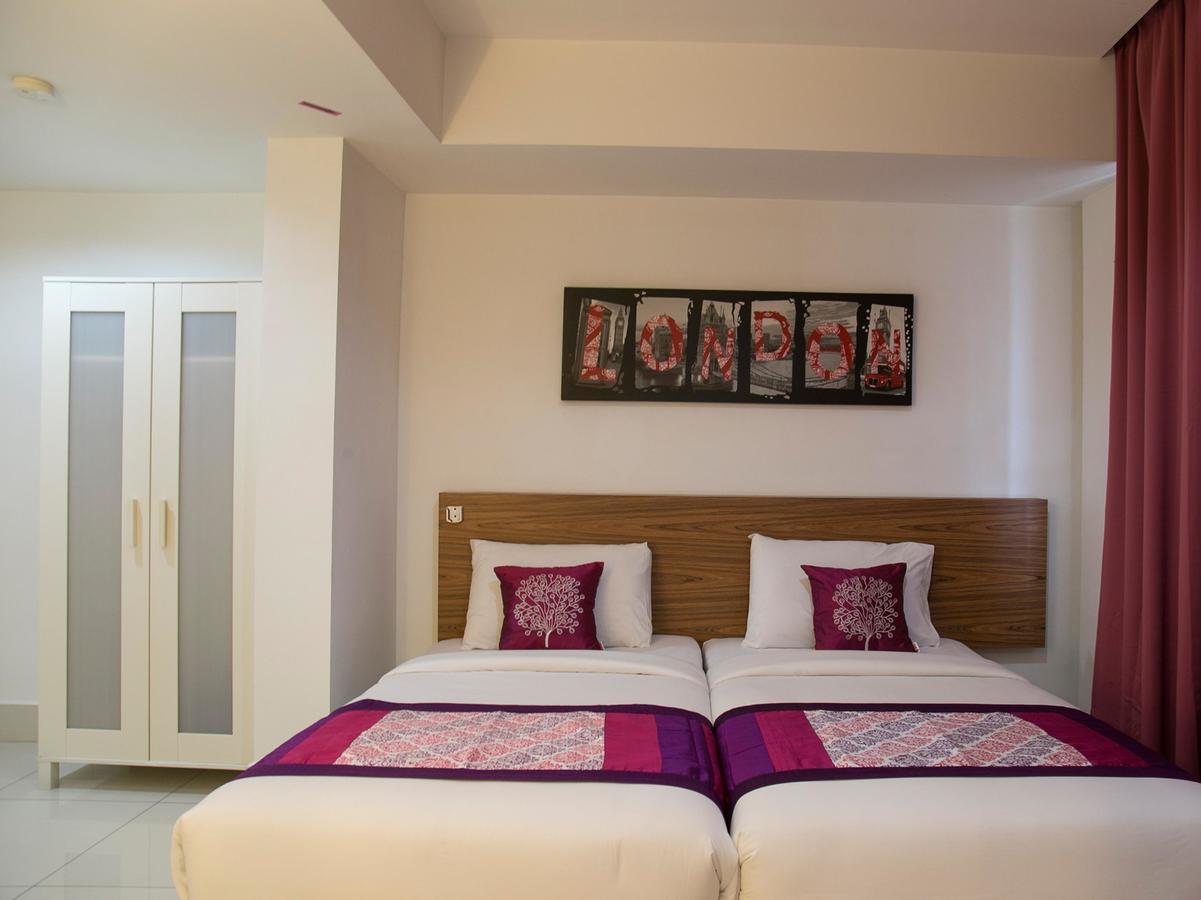 Oyo 180 V Hotel Куала Лумпур Екстериор снимка