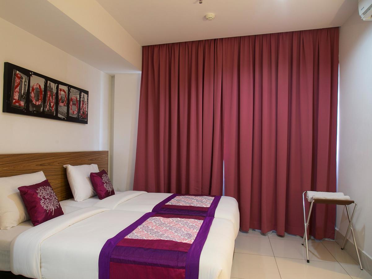 Oyo 180 V Hotel Куала Лумпур Екстериор снимка