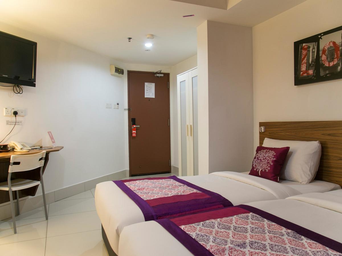 Oyo 180 V Hotel Куала Лумпур Екстериор снимка