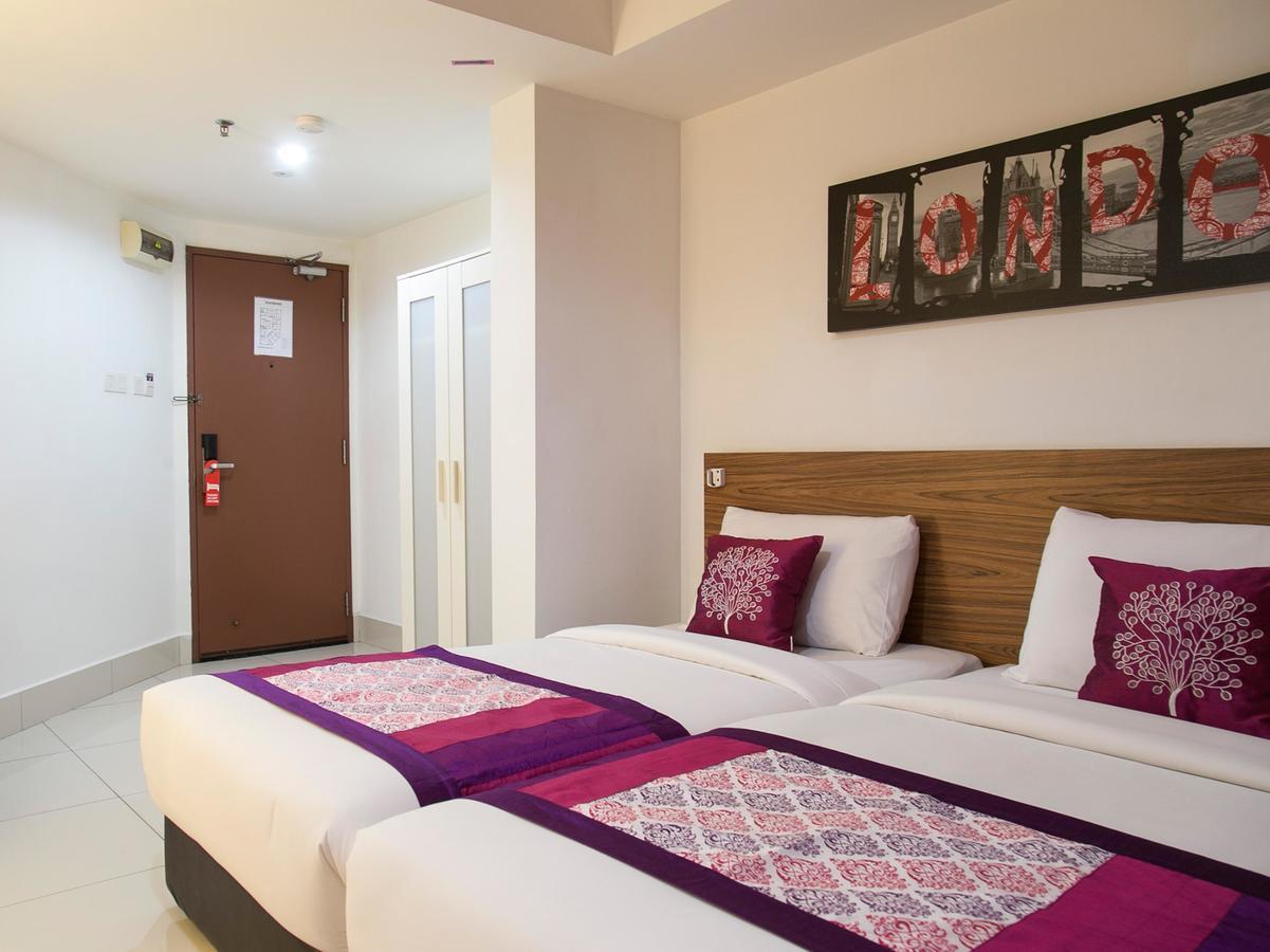 Oyo 180 V Hotel Куала Лумпур Екстериор снимка