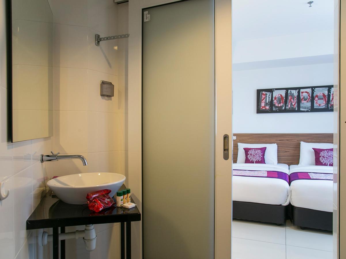 Oyo 180 V Hotel Куала Лумпур Екстериор снимка