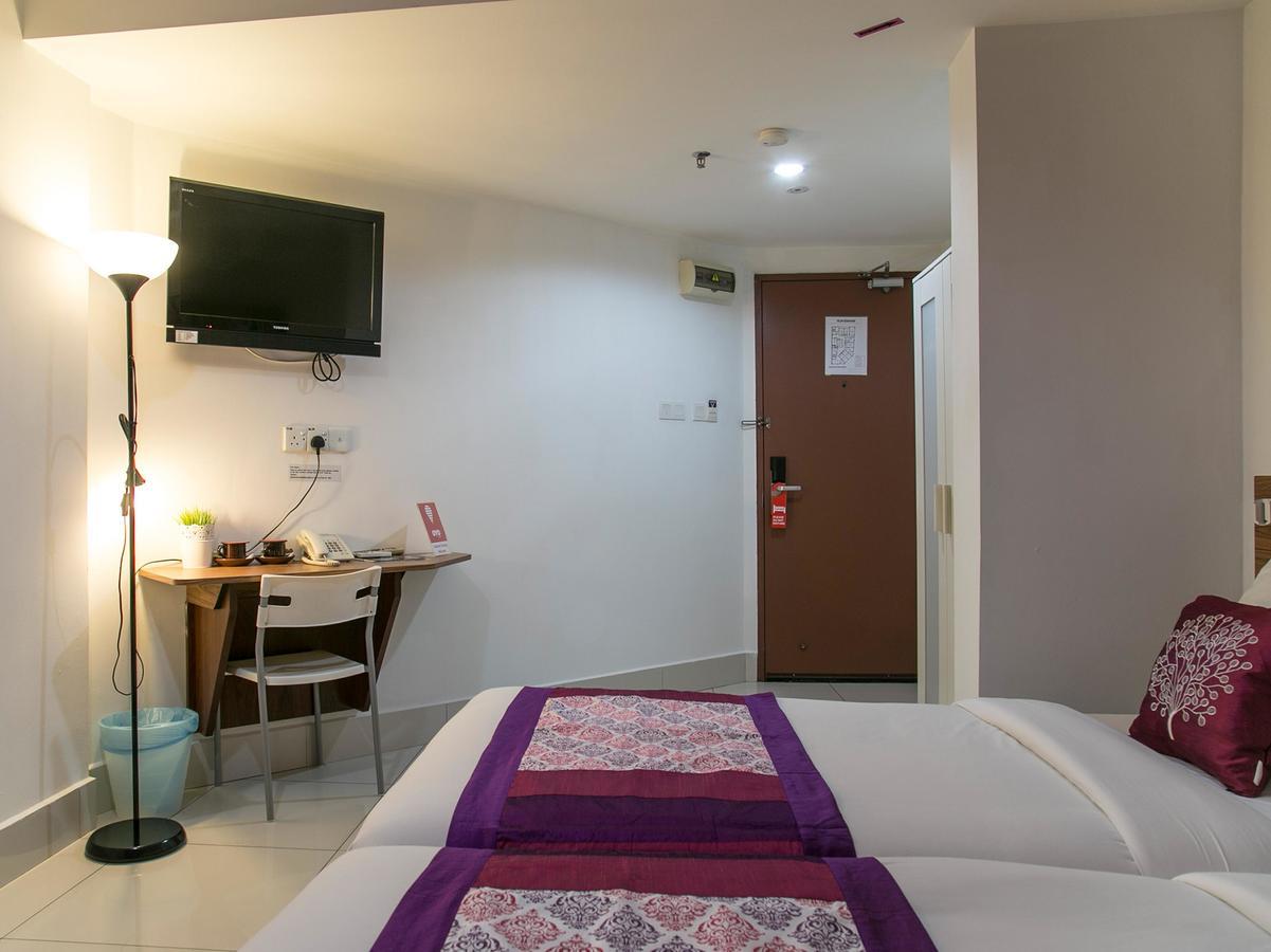 Oyo 180 V Hotel Куала Лумпур Екстериор снимка