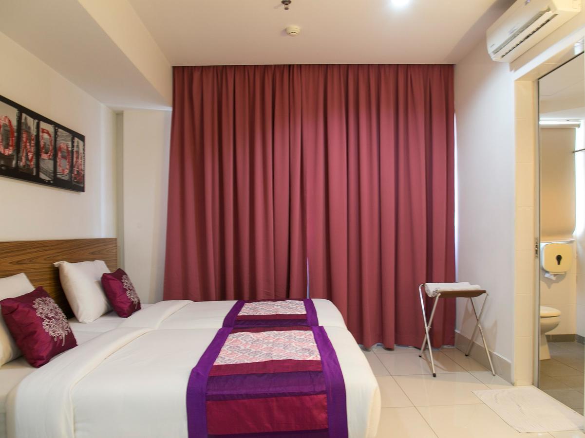 Oyo 180 V Hotel Куала Лумпур Екстериор снимка
