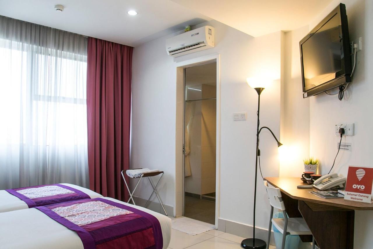 Oyo 180 V Hotel Куала Лумпур Екстериор снимка
