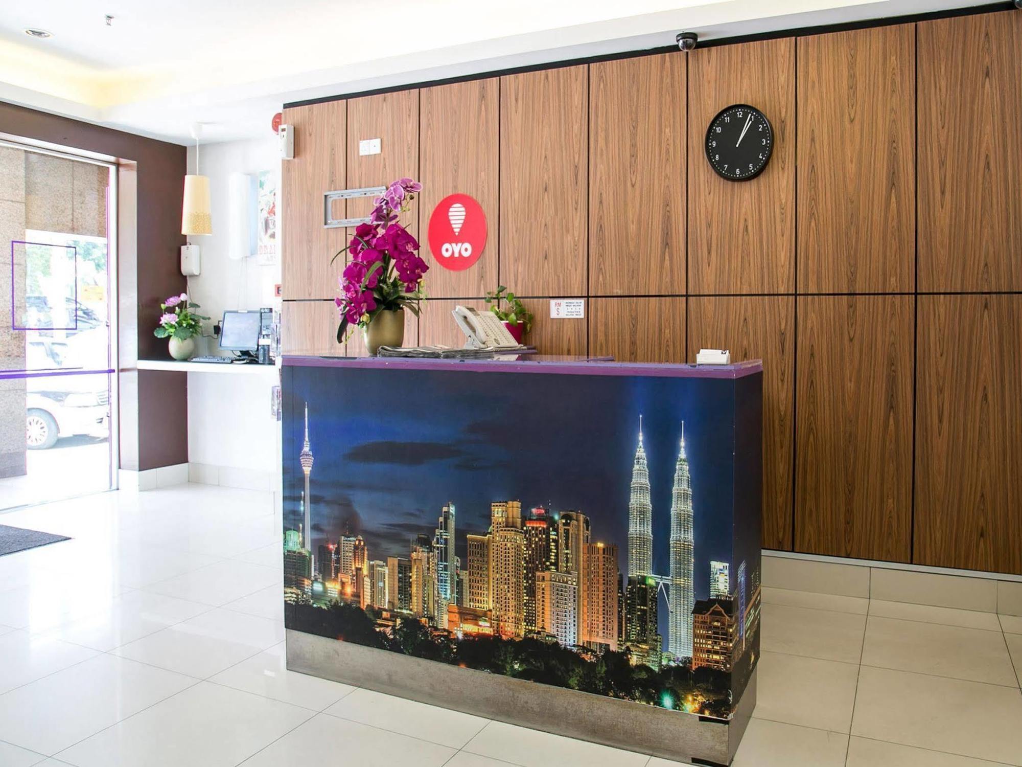 Oyo 180 V Hotel Куала Лумпур Екстериор снимка